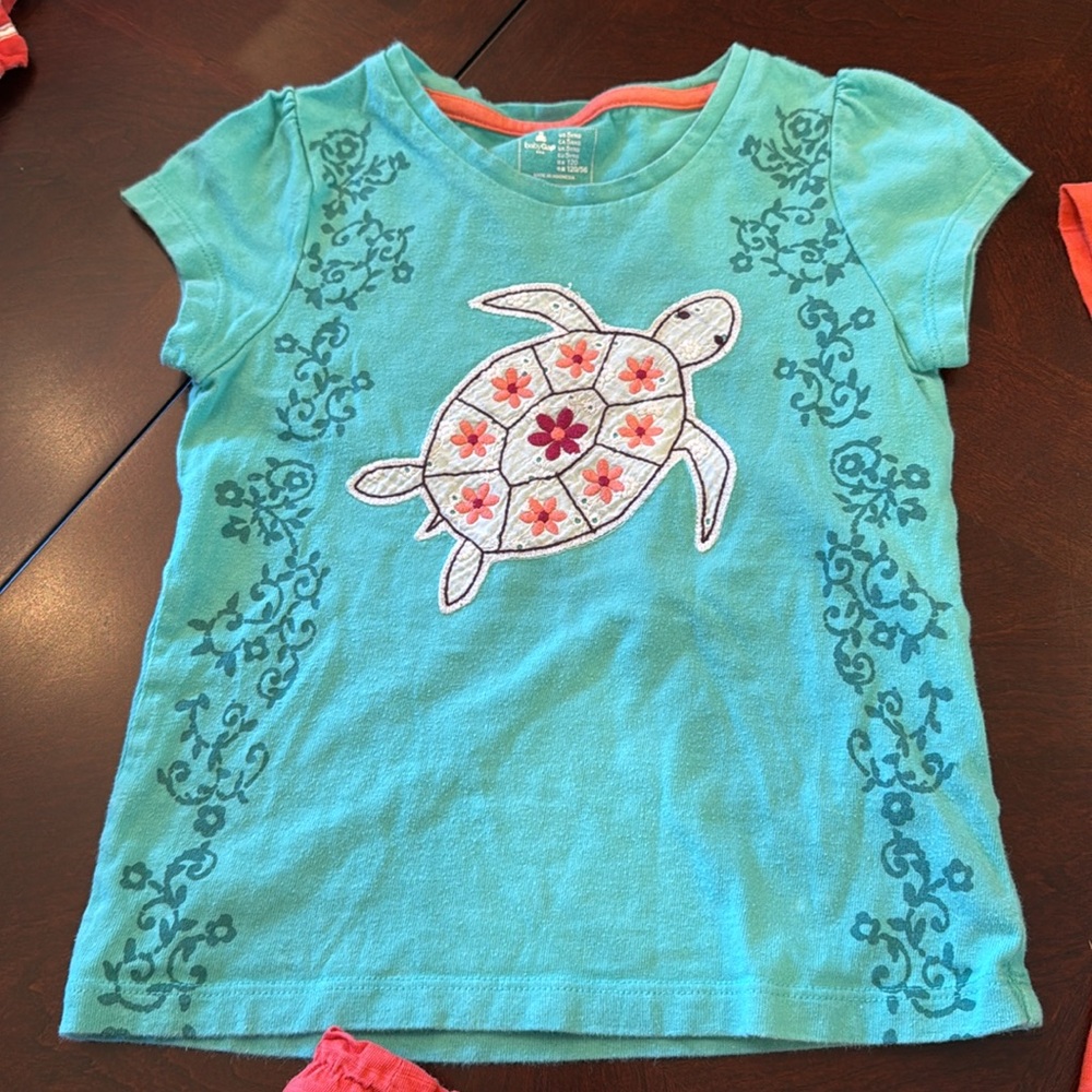 Bundle Of Girls Tees And Shorts: Brands Baby Gap, Tea And Primary sizes … - Picture 6 of 14